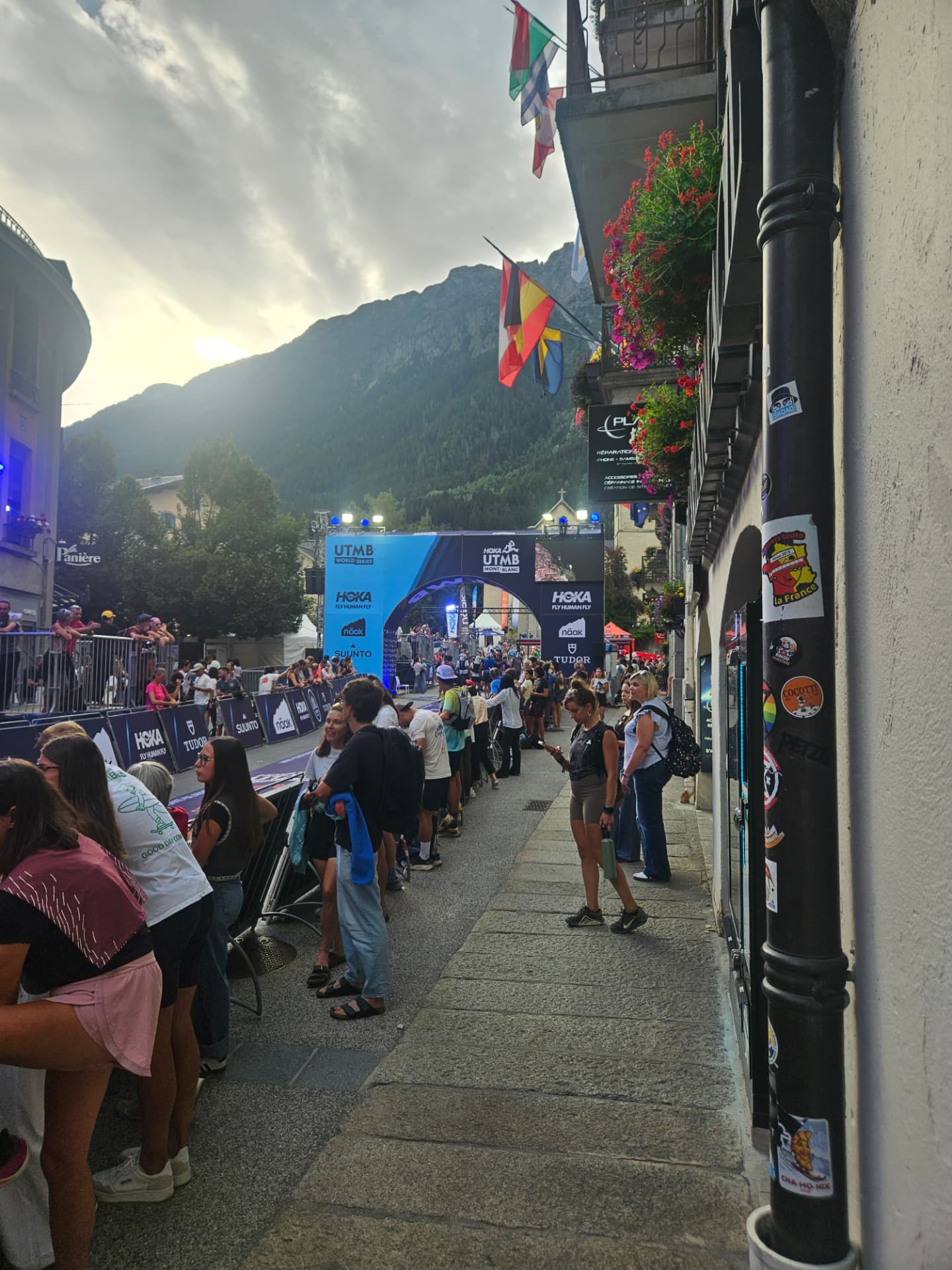 L’arche d’arrivée de l’OCC à Chamonix pendant l’UTMB Mont-Blanc 2026